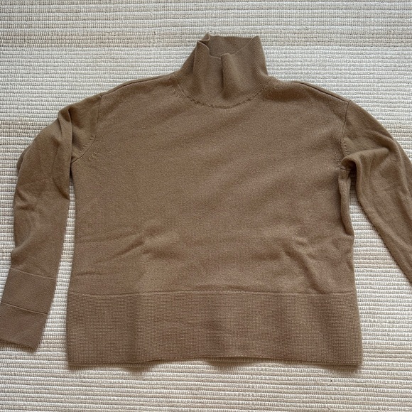 Everlane Sweaters - Everlane cashmere cropped square turtleneck sweater